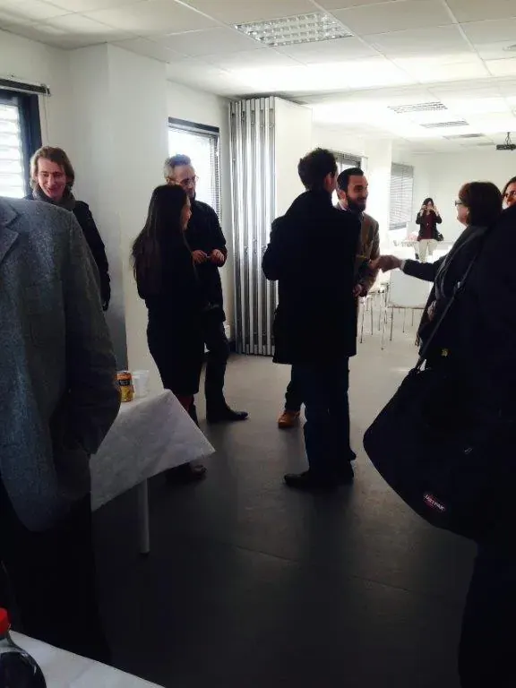 Conférence Impression 3D Espace Entreprise janvier 2015 à Montpellier : participants échangeant debout dans la salle près du buffet