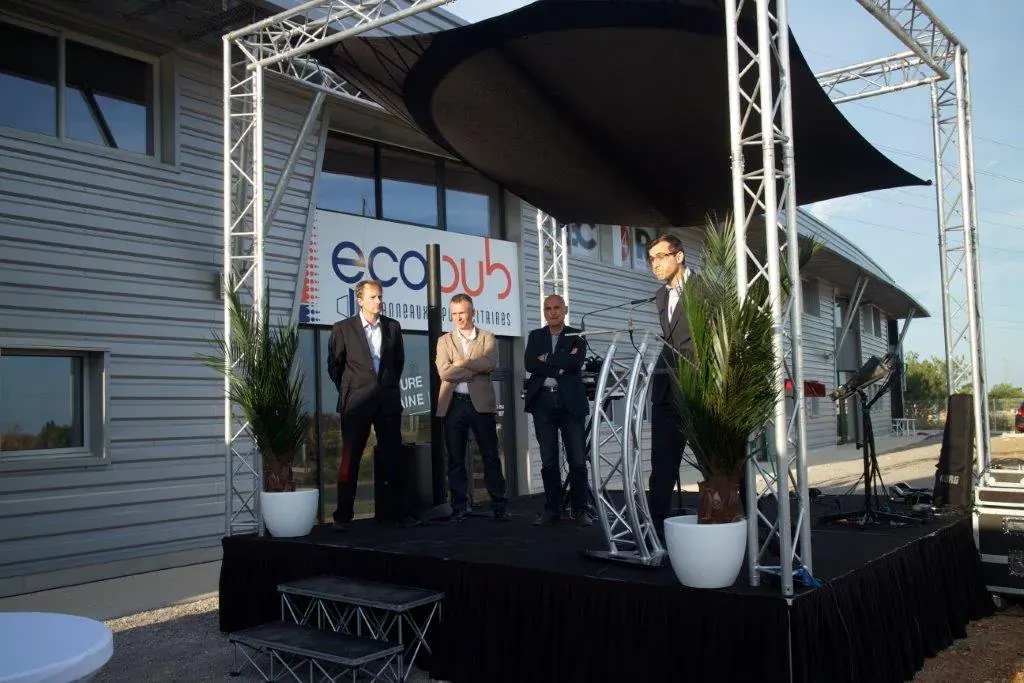 Inauguration du centre d'affaires Espace Entreprise Garosud à Montpellier : discours d'inauguration sur scène devant l'enseigne Ecolub