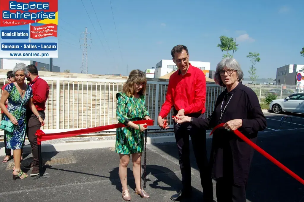 Inauguration de l'extension du centre Espace Entreprise Garosud à Montpellier : coupure du ruban rouge lors de l'inauguration de l'extension
