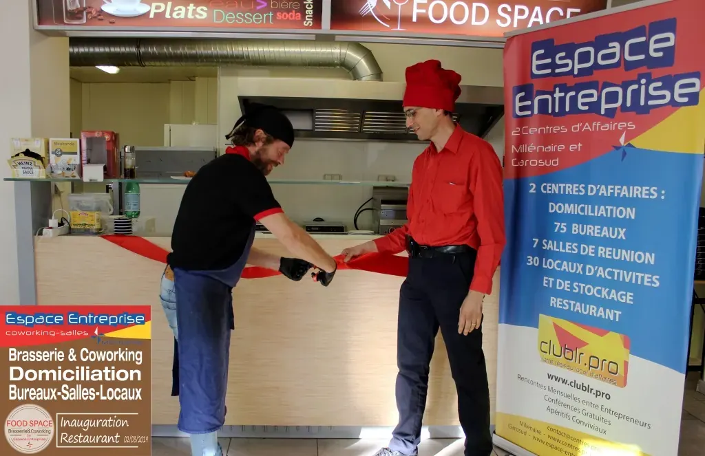 Inauguration du restaurant du centre Espace Entreprise Garosud à Montpellier : coupure du ruban devant le comptoir du restaurant Food Space
