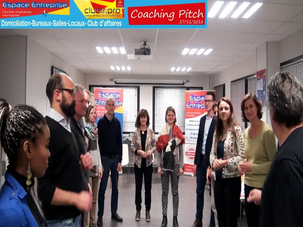 Coaching Pitch Club LR novembre 2018 à Montpellier : participants debout en cercle lors d'un exercice de coaching pitch