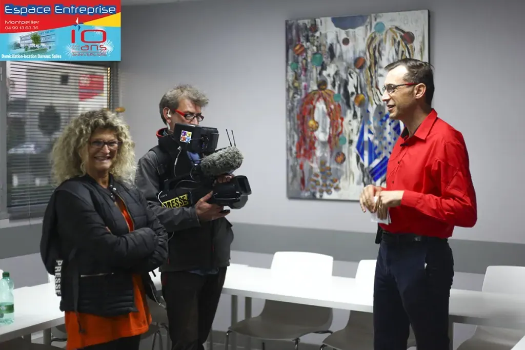 10 ans du centre Espace Entreprise Millénaire à Castelnau-le-Lez en 2018 : tournage vidéo d'une interview dans les locaux