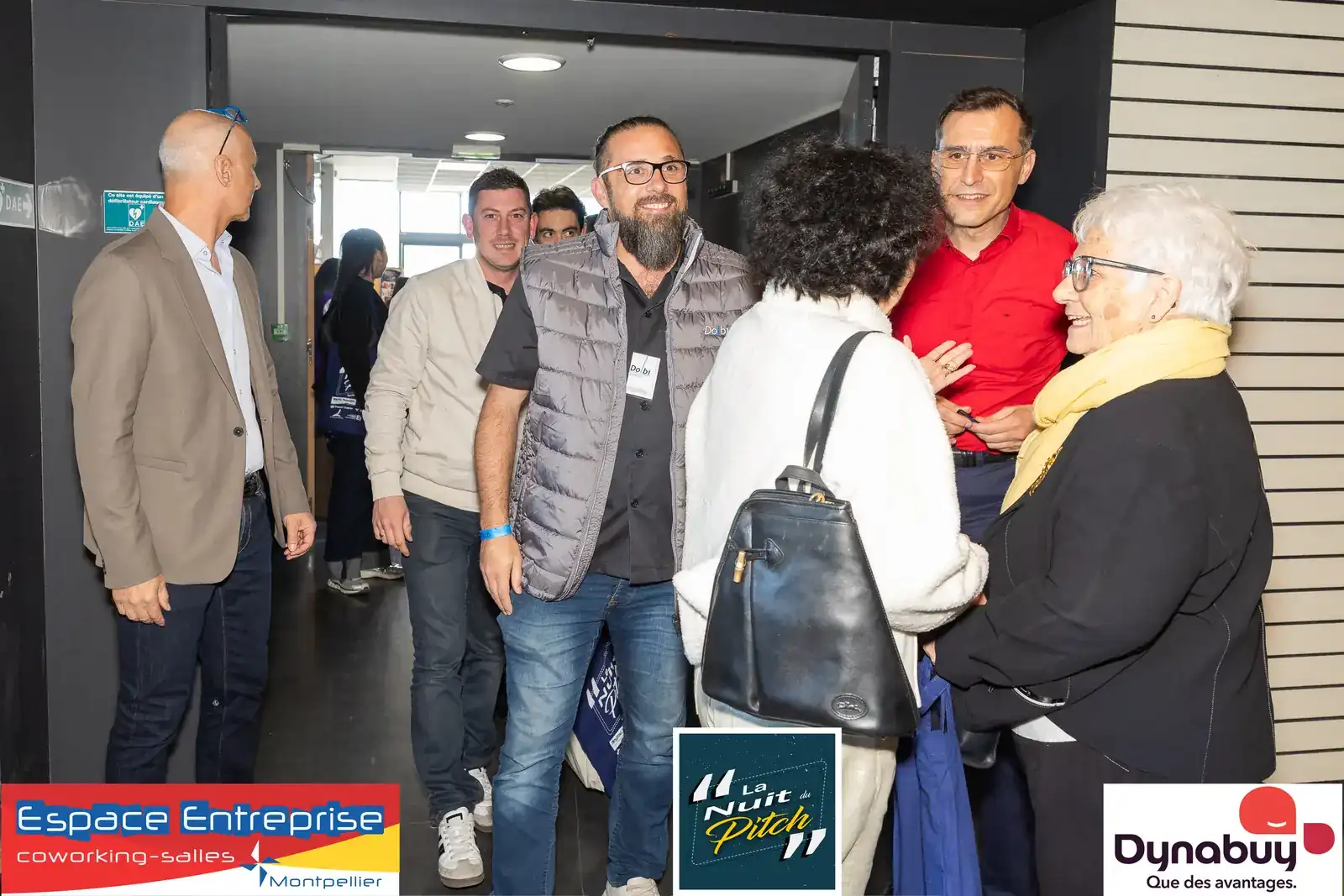 Nuit du Pitch 2025 du Club LR à Montpellier : participants échangeant à l'accueil de la soirée