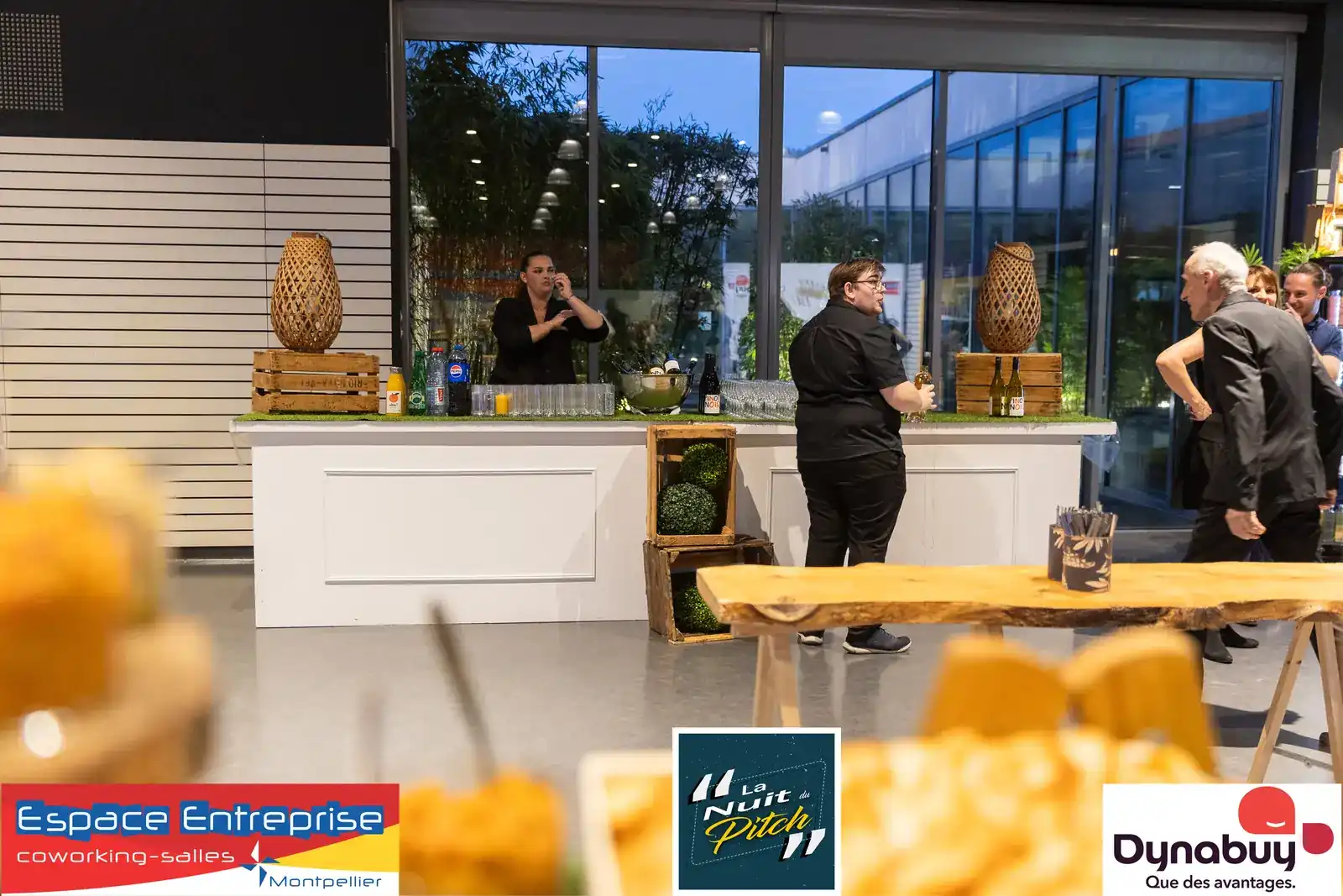 Nuit du Pitch 2025 du Club LR à Montpellier : buffet dressé avec décor bohème
