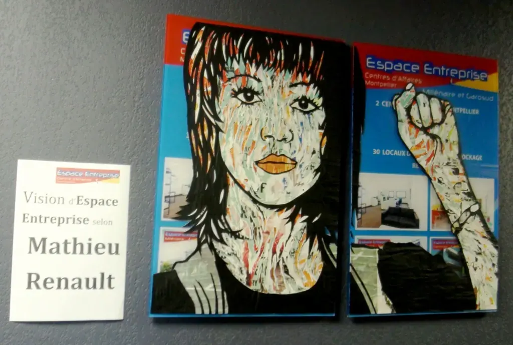 Accrochage de toiles au centre Espace Entreprise Millénaire décembre 2019 : toile portrait street art accrochée au mur avec cartel de l'artiste