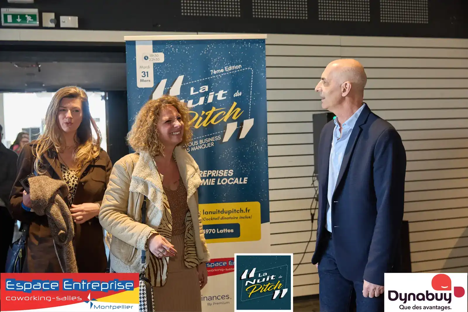 Nuit du Pitch 2026 du Club LR à Montpellier : participants échangeant près du kakémono