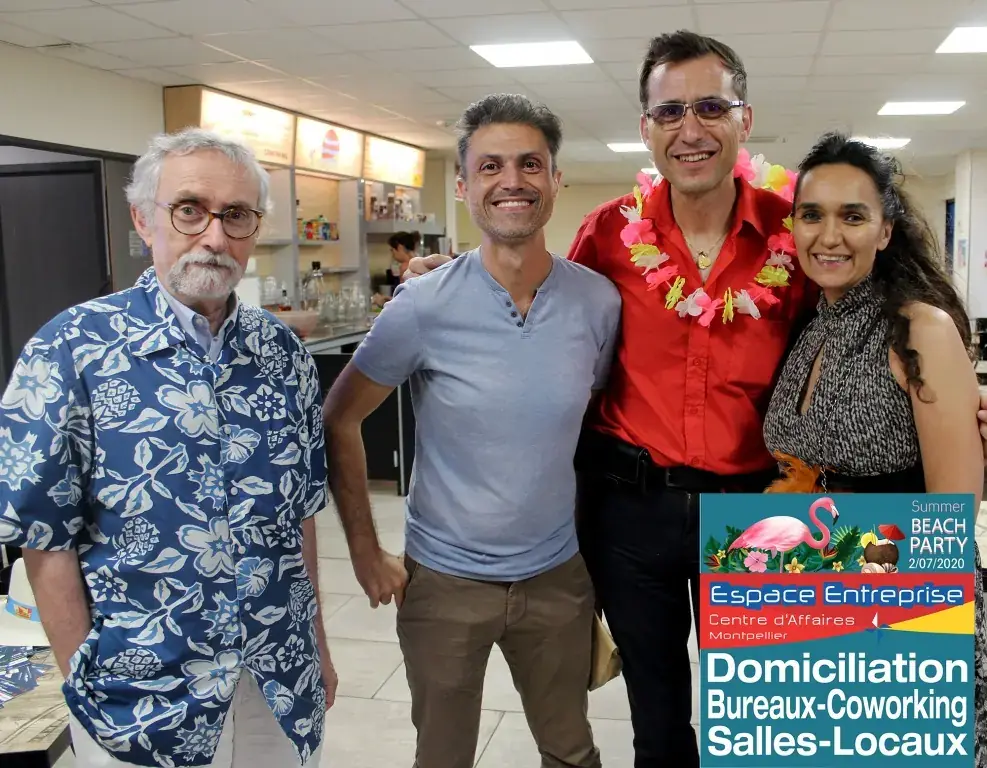 Summer Beach 2020 du Club LR à Montpellier : quatre participants posant ensemble dans l'espace de convivialité