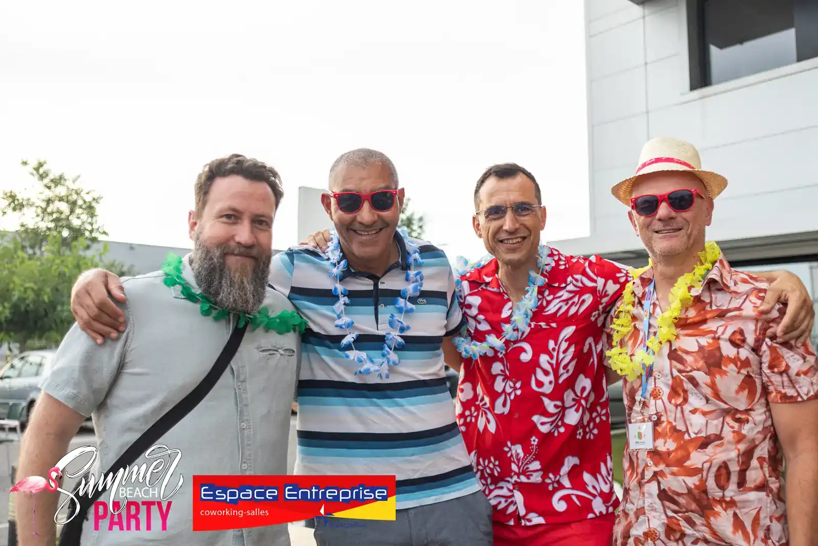 Summer Beach 2023 du Club LR à Montpellier : quatre hommes en tenues hawaïennes souriants