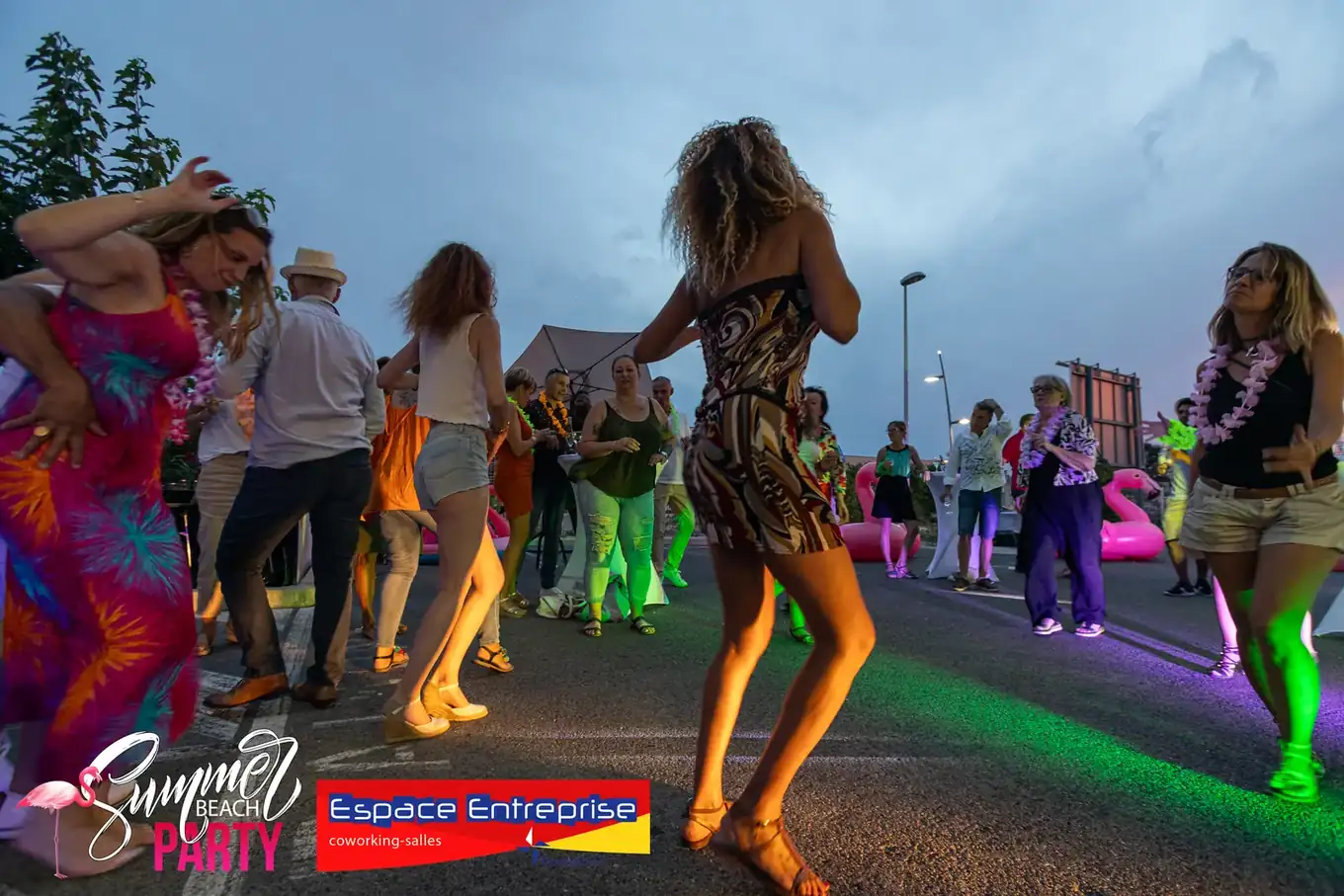 Summer Beach 2023 du Club LR à Montpellier : danse en plein air sous les lumières colorées