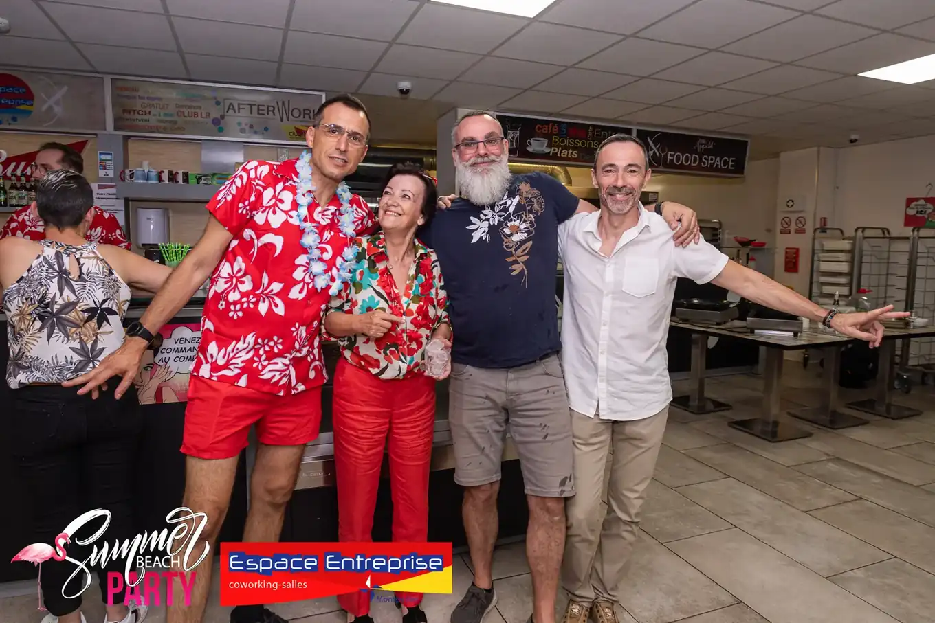 Summer Beach 2023 du Club LR à Montpellier : trois participants posant à l'intérieur