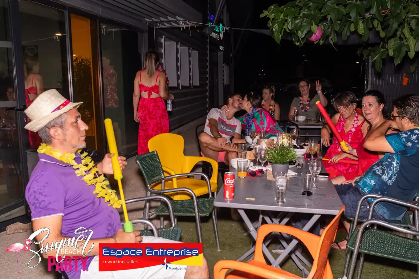 Summer Beach 2023 du Club LR à Montpellier : participants attablés en terrasse le soir