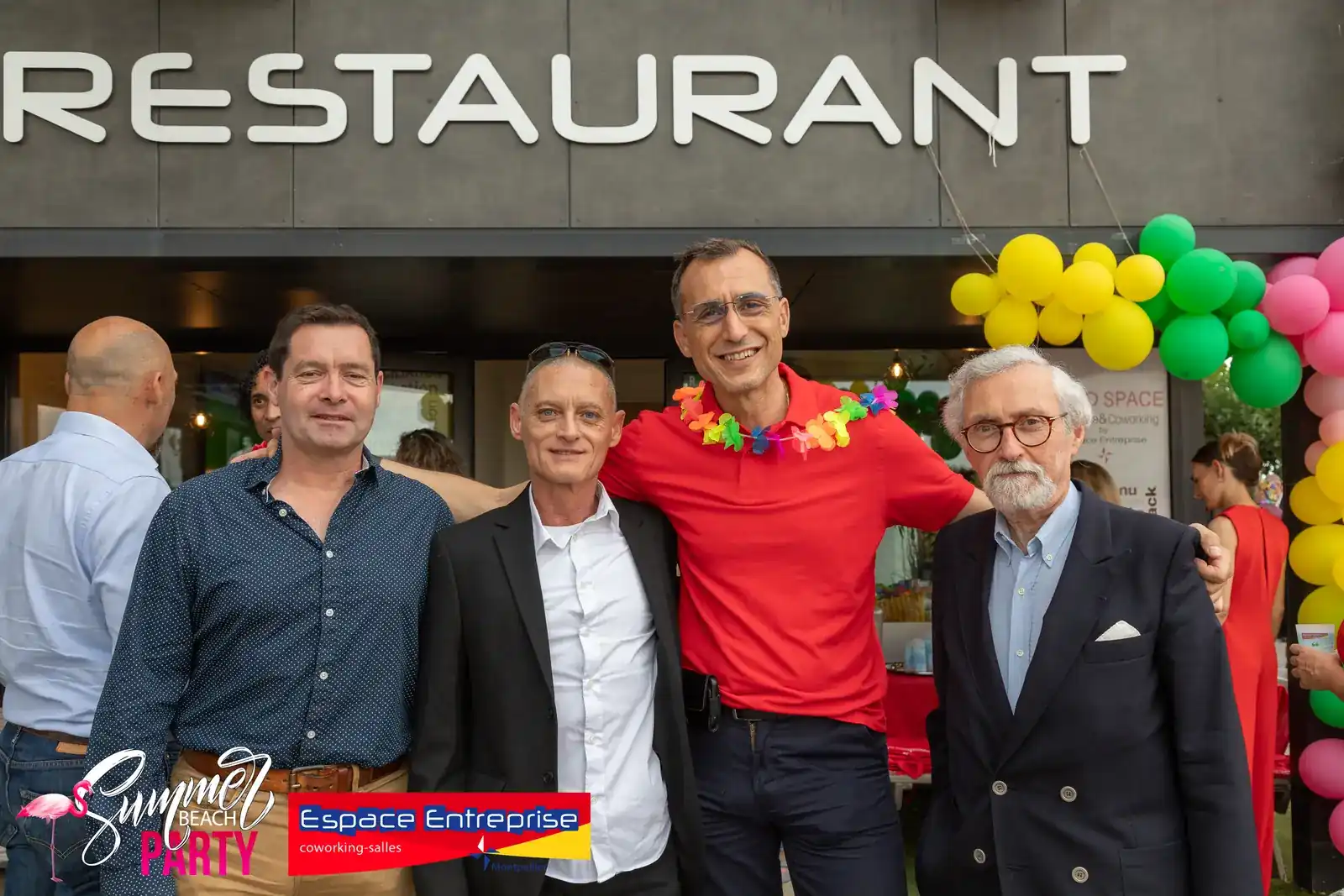 Summer Beach 2024 du Club LR à Montpellier : cinq hommes posant devant le restaurant décoré