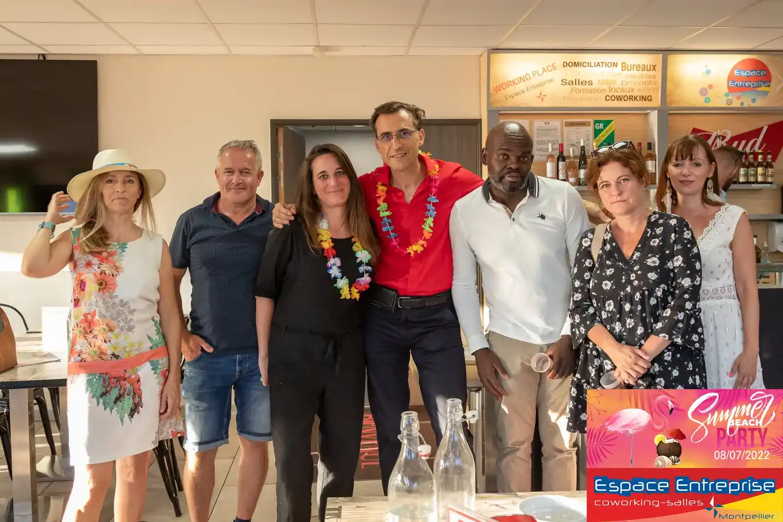 Summer Beach 2022 du Club LR à Montpellier : cinq participants posant à l'intérieur