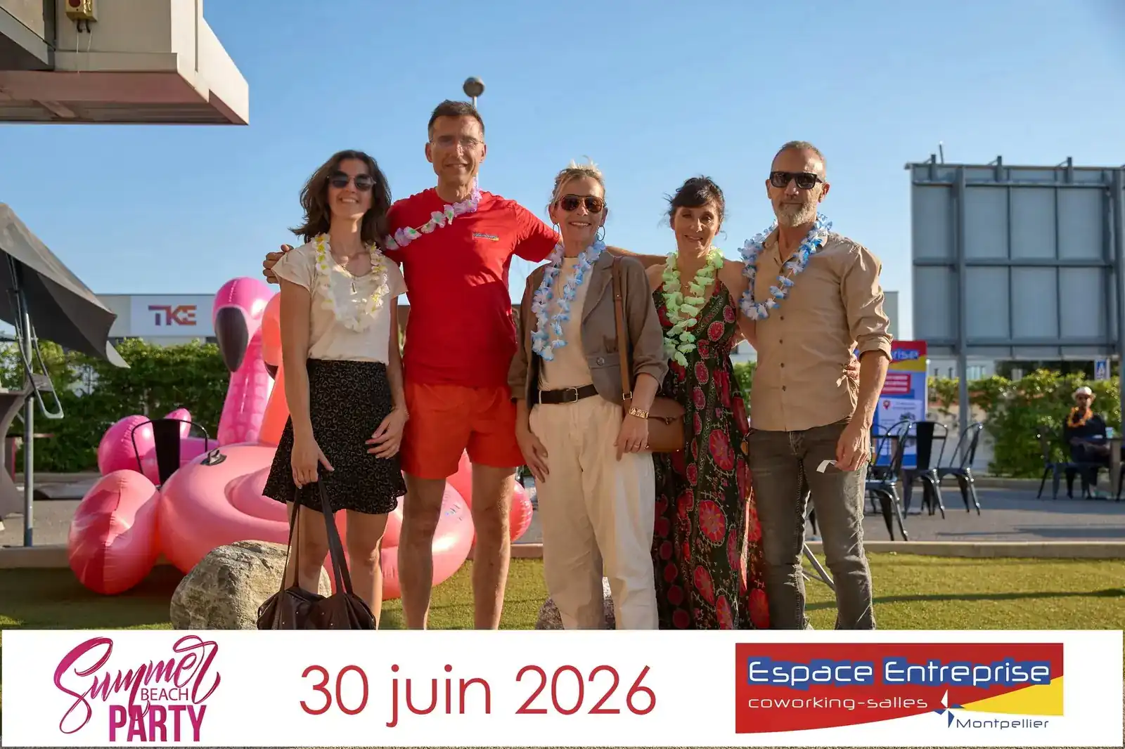 Summer Beach 2026 du Club LR à Montpellier : six participants posant devant le décor estival