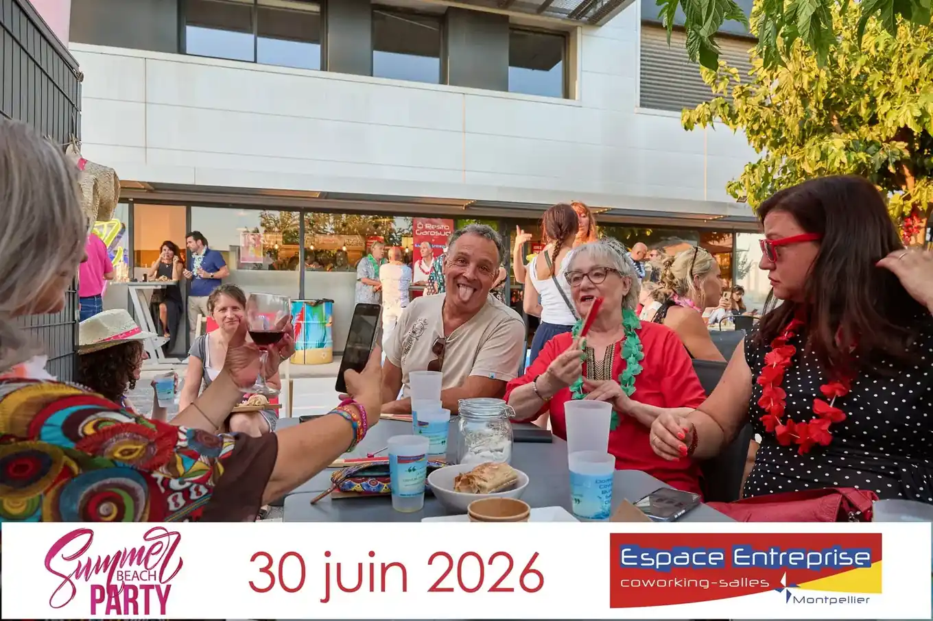Summer Beach 2026 du Club LR à Montpellier : participants attablés discutant en terrasse