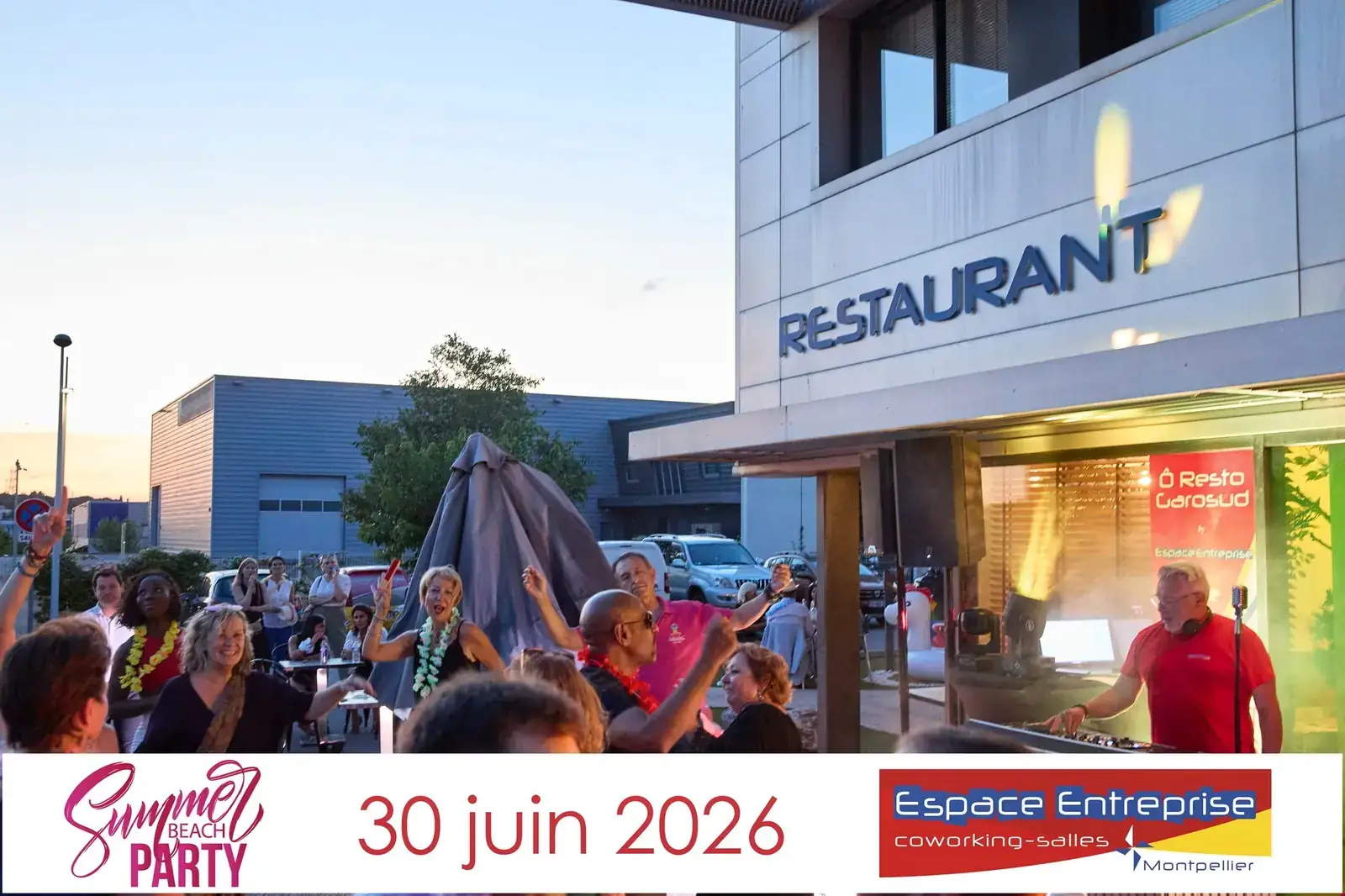Summer Beach 2026 du Club LR à Montpellier : façade du restaurant au coucher du soleil