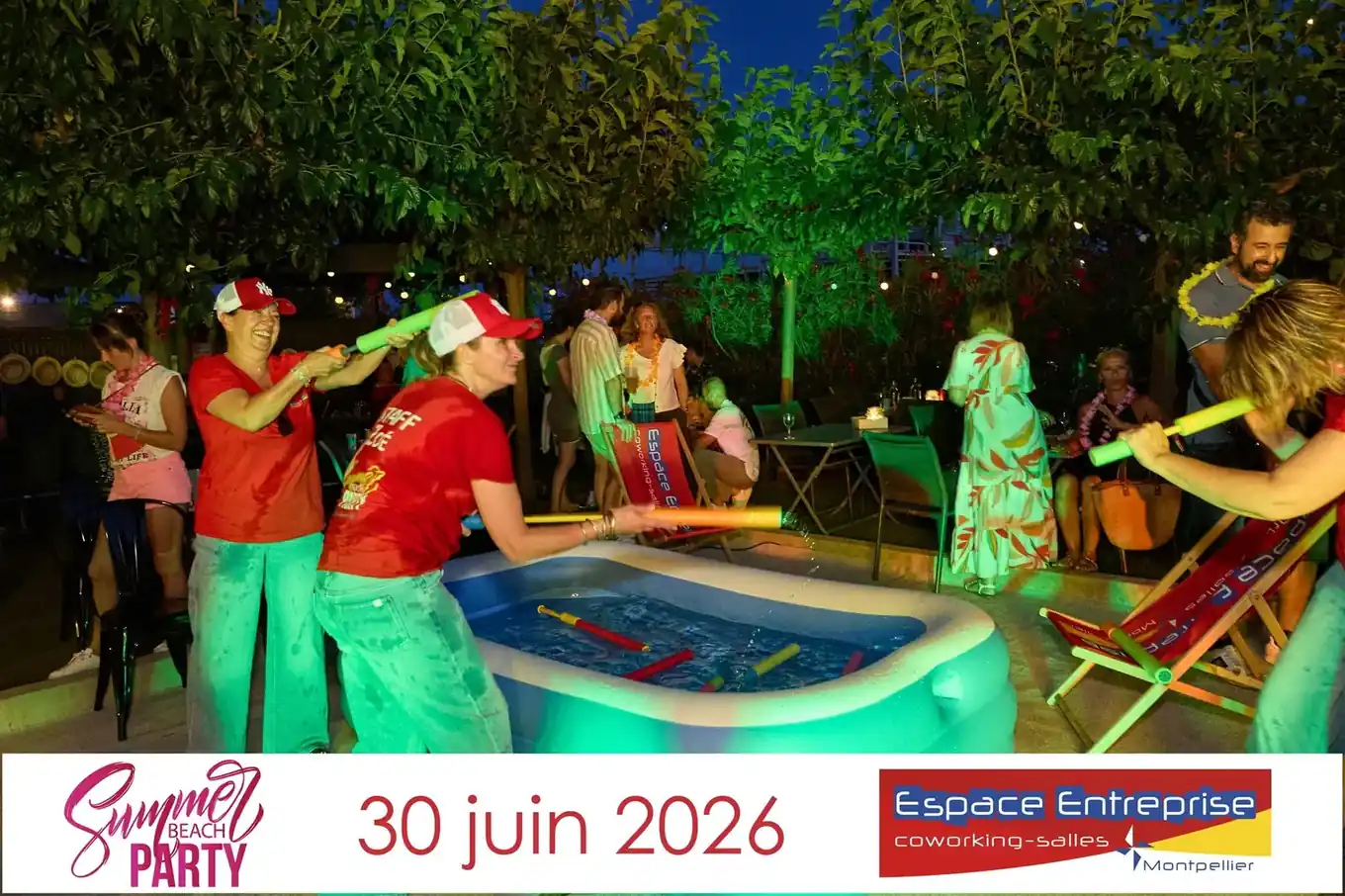 Summer Beach 2026 du Club LR à Montpellier : participants jouant autour de la piscine gonflable