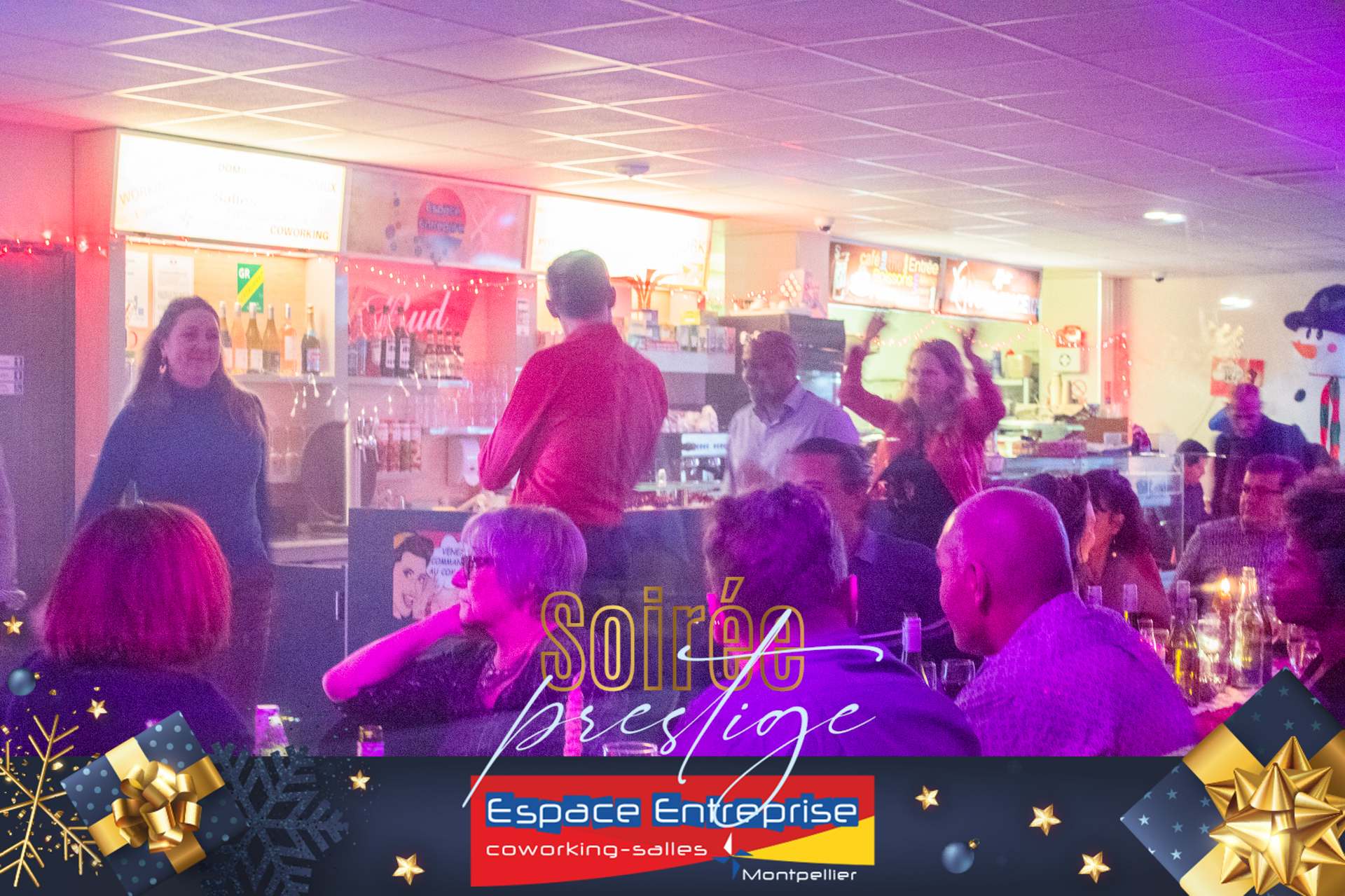 Soirée Prestige 2022 à Montpellier : ambiance conviviale au bar, visuel habillé du logo Espace Entreprise.