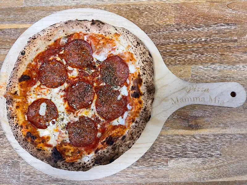 Pizza napolitaine 29 cm - salami piquant