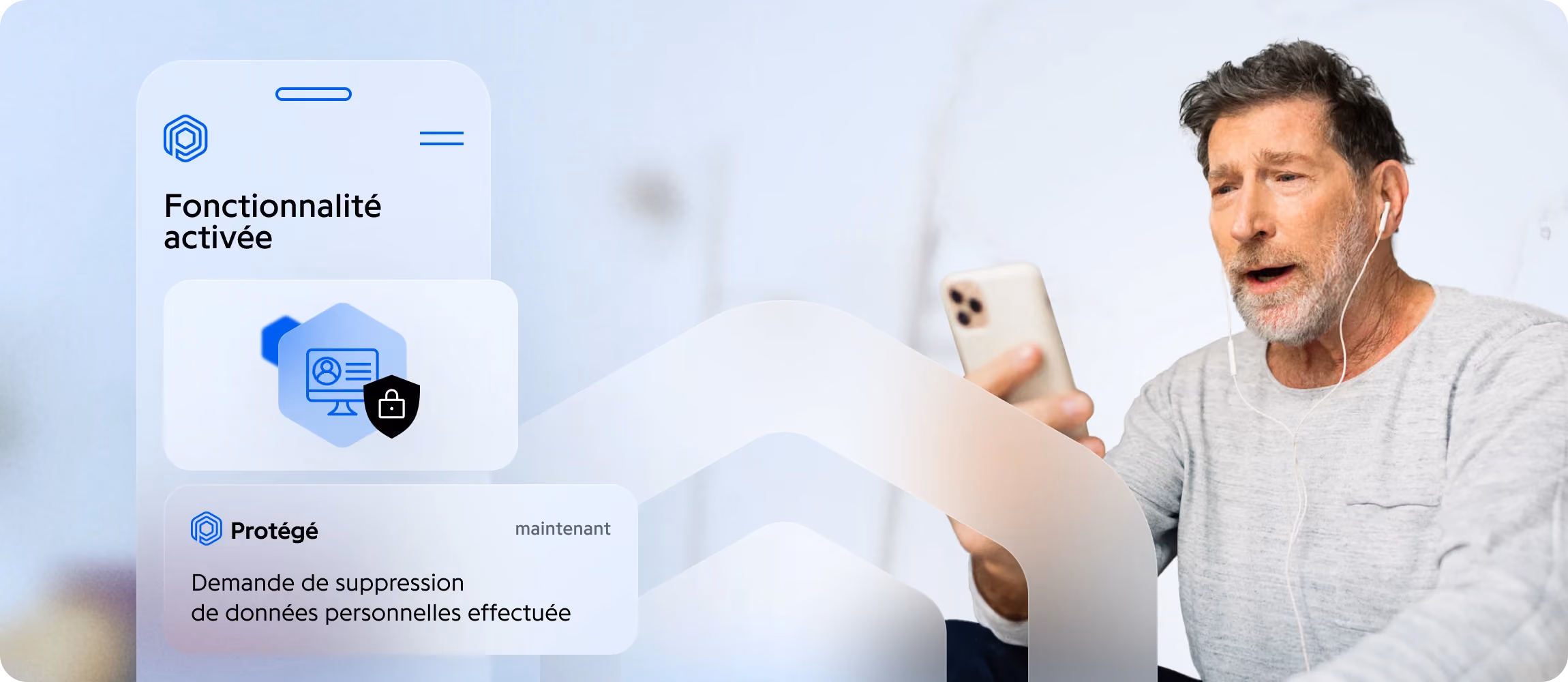Homme âgé au smartphone et notification Protected : suppression de données personnelles effectuée