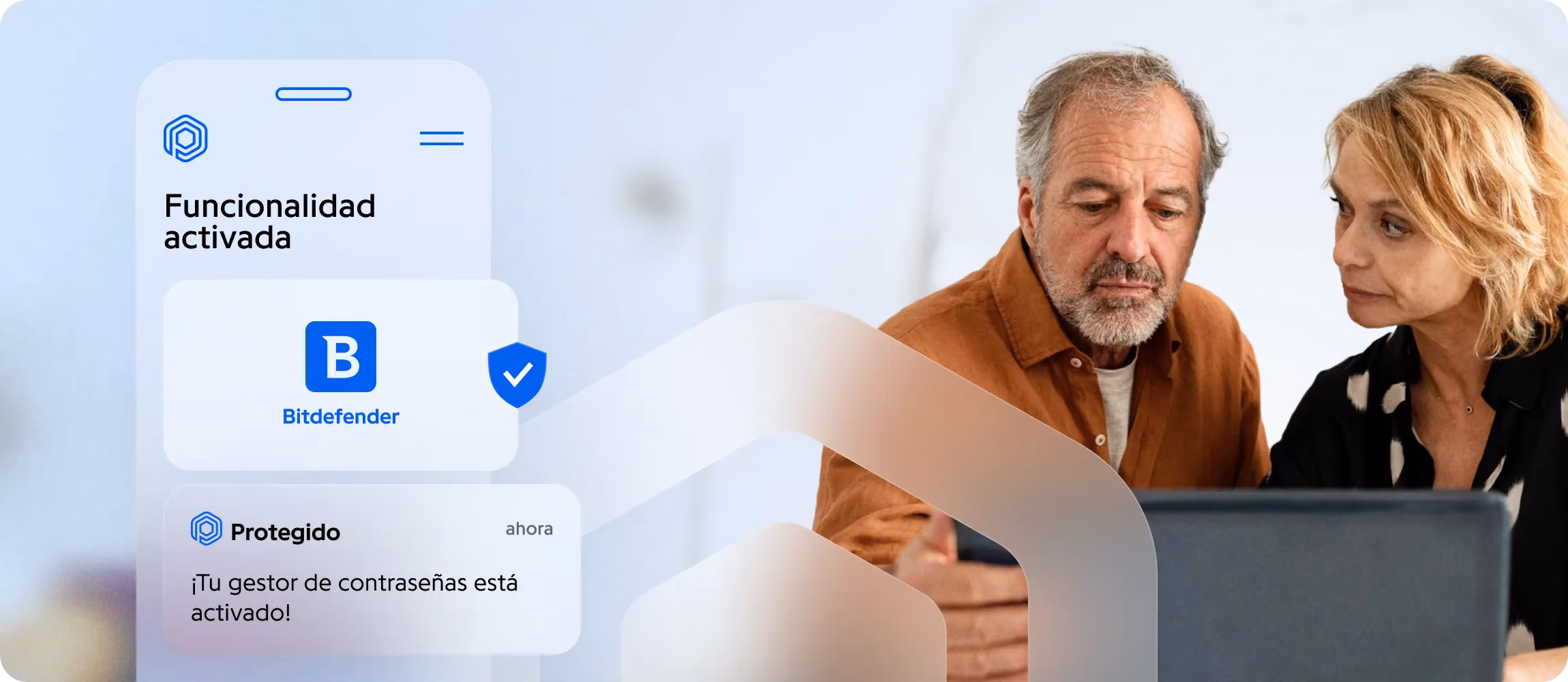 App Protected: gestor de contrasenas activado, pareja mayor ante el ordenador