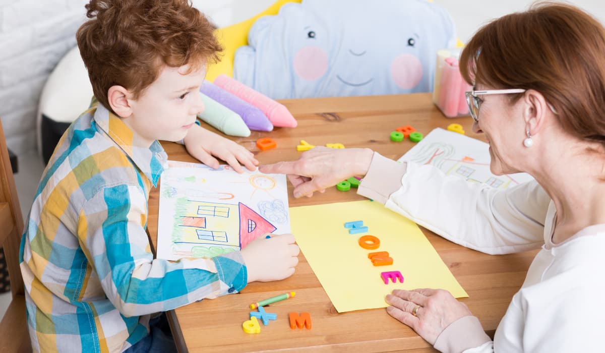 School-Based Therapy vs. Clinic-Based: What Parents Should Know