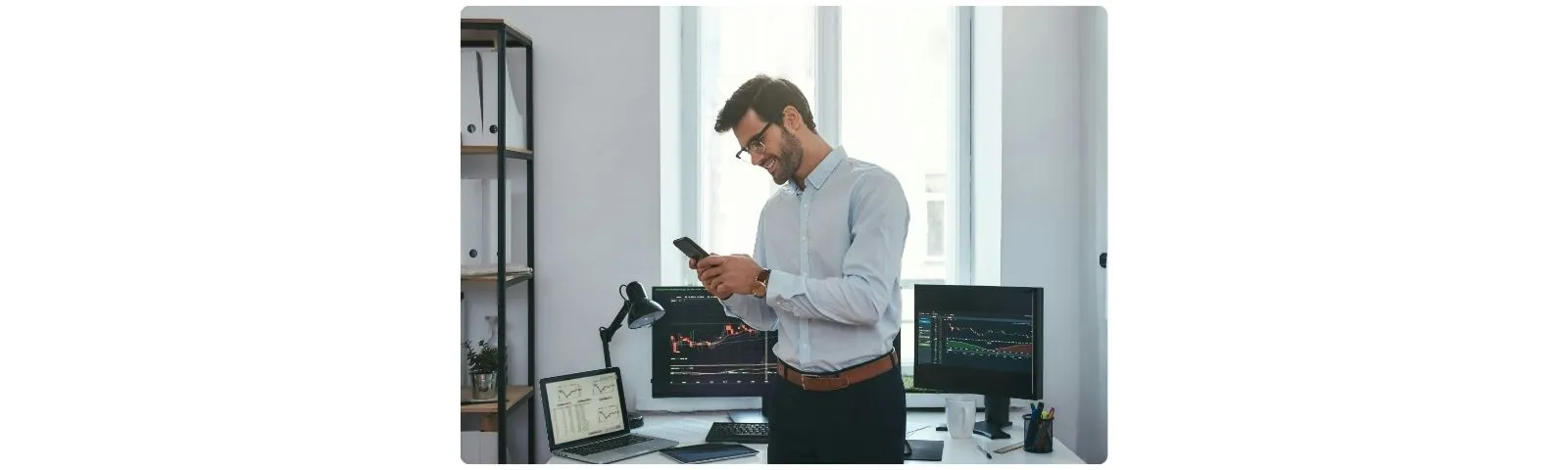 Responsable e-commerce consultant le suivi de ses flux bancaires