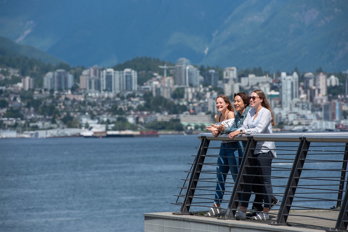 Étudiants explorant le Canada pendant leur séjour linguistique