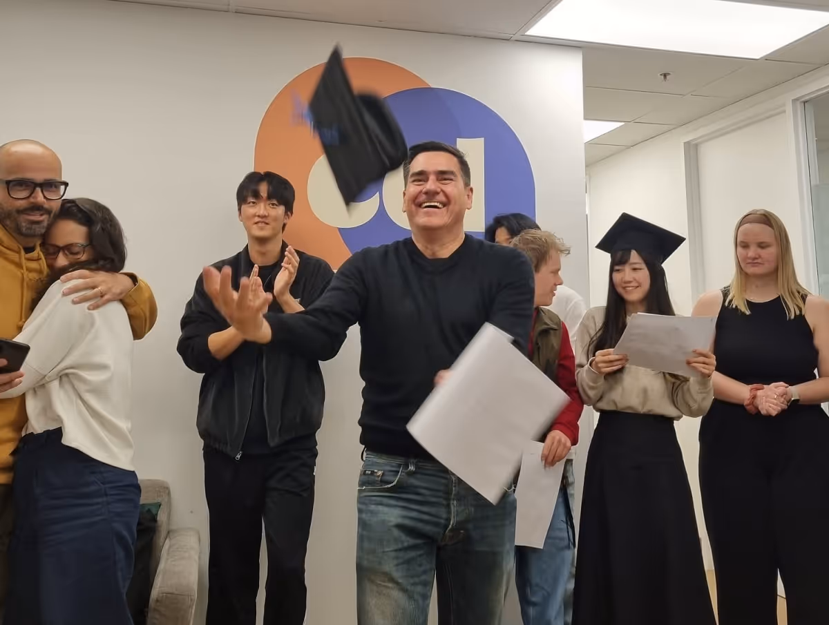 Anciens élèves CEL célébrant leur réussite en Business English