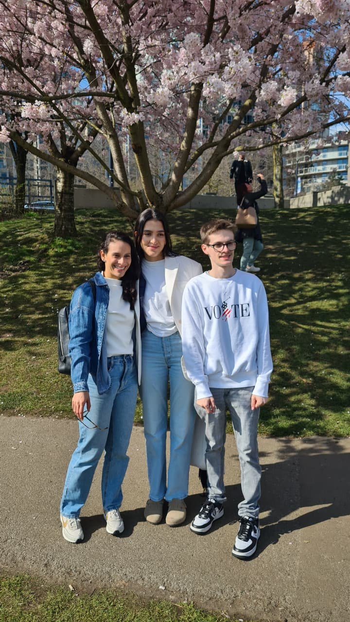 While learning English in Vancouver at CEL, we made new friends from all around the world