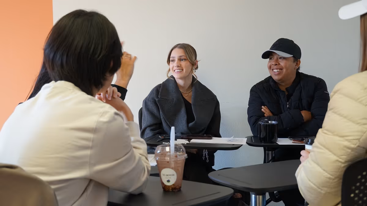 Petites classes chez CEL avec une moyenne de 7 et un maximum de 12 étudiants par cours d’anglais – idéales pour votre séjour linguistique