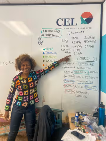 Edna profite de son séjour linguistique à San Diego