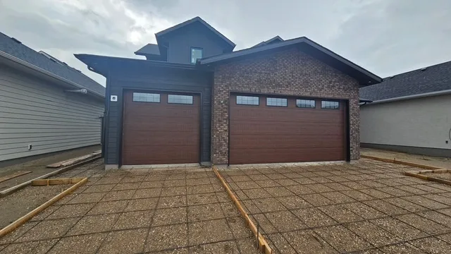 Southern Alberta & Saskatchewan's door experts providing modern residential garage doors with window panels for homes.