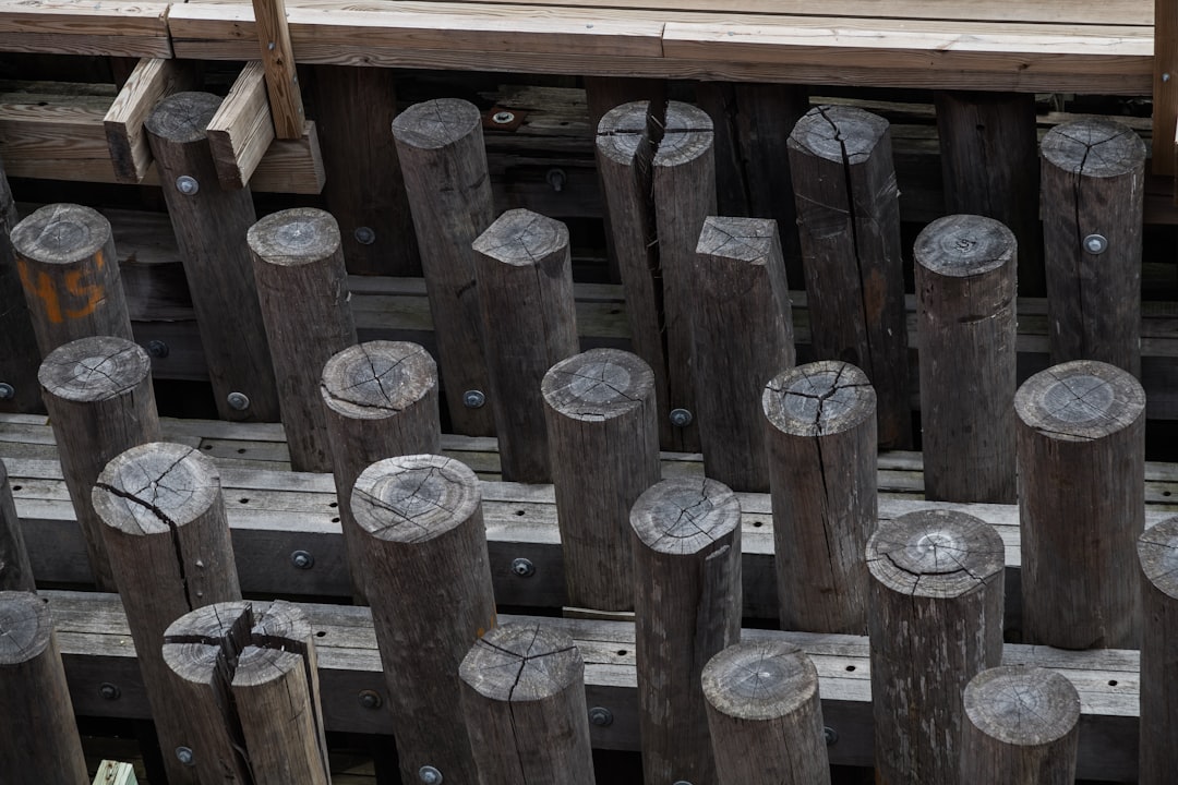 wooden bulkhead construction - Wooden bulkhead construction