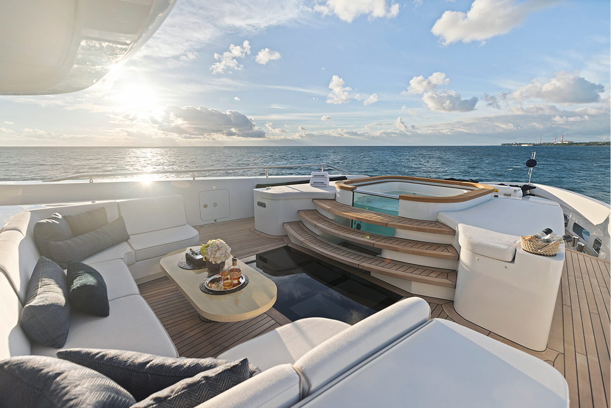 MOONRAKER yacht standout feature image 2