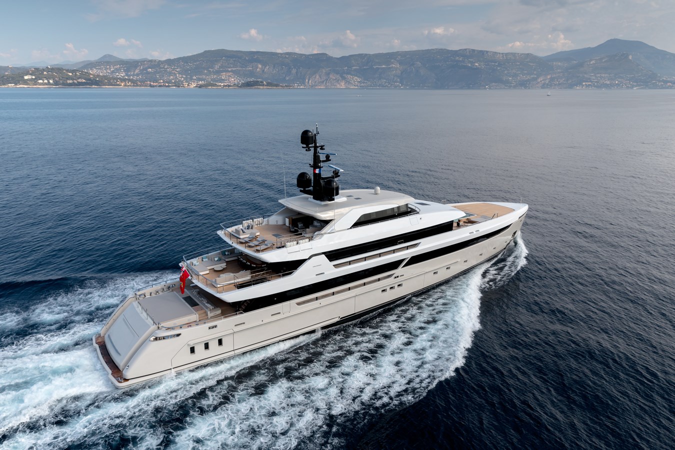 LEMON TREE yacht hero image