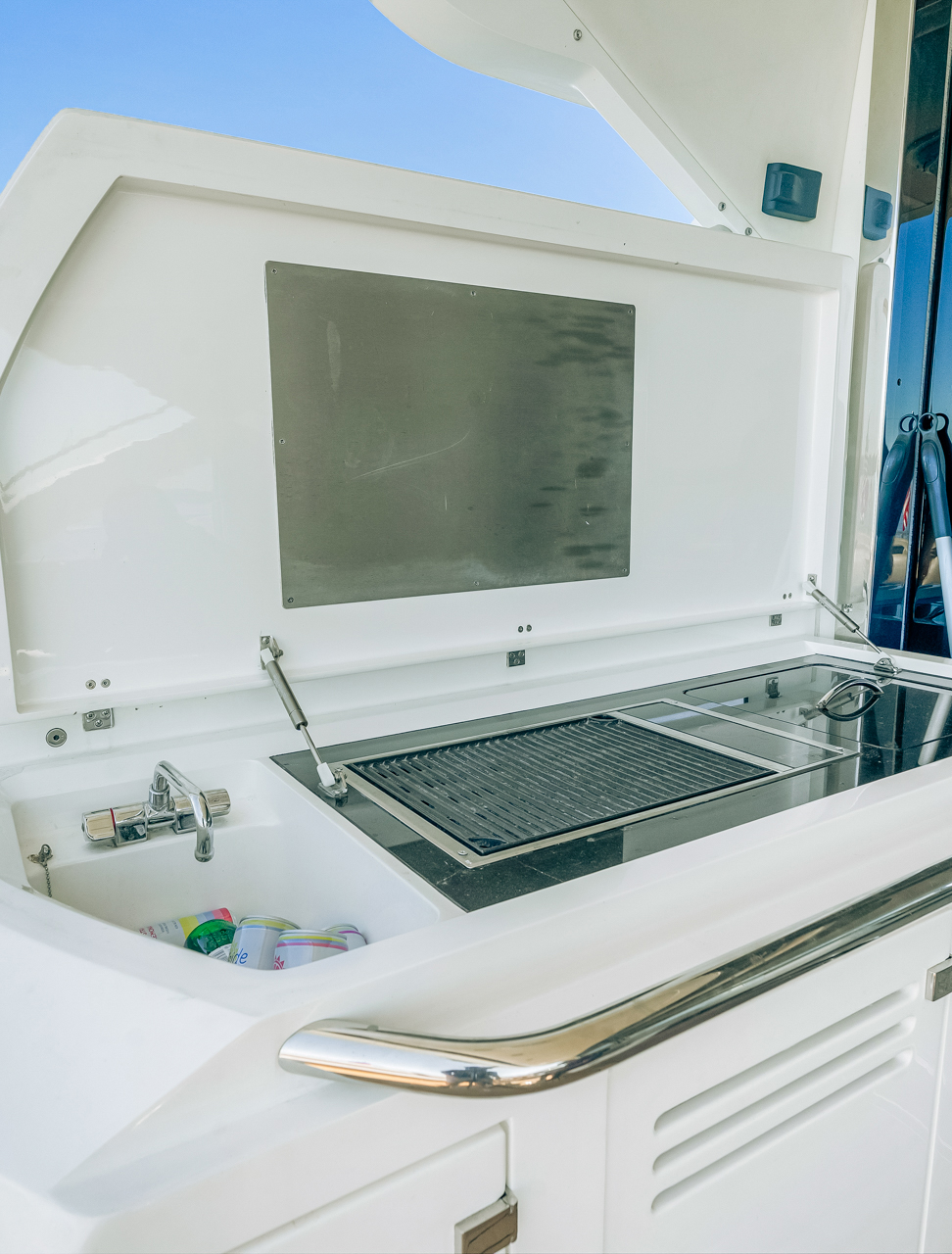 SUNSEEKER PREDATOR 68' yacht standout feature image 2