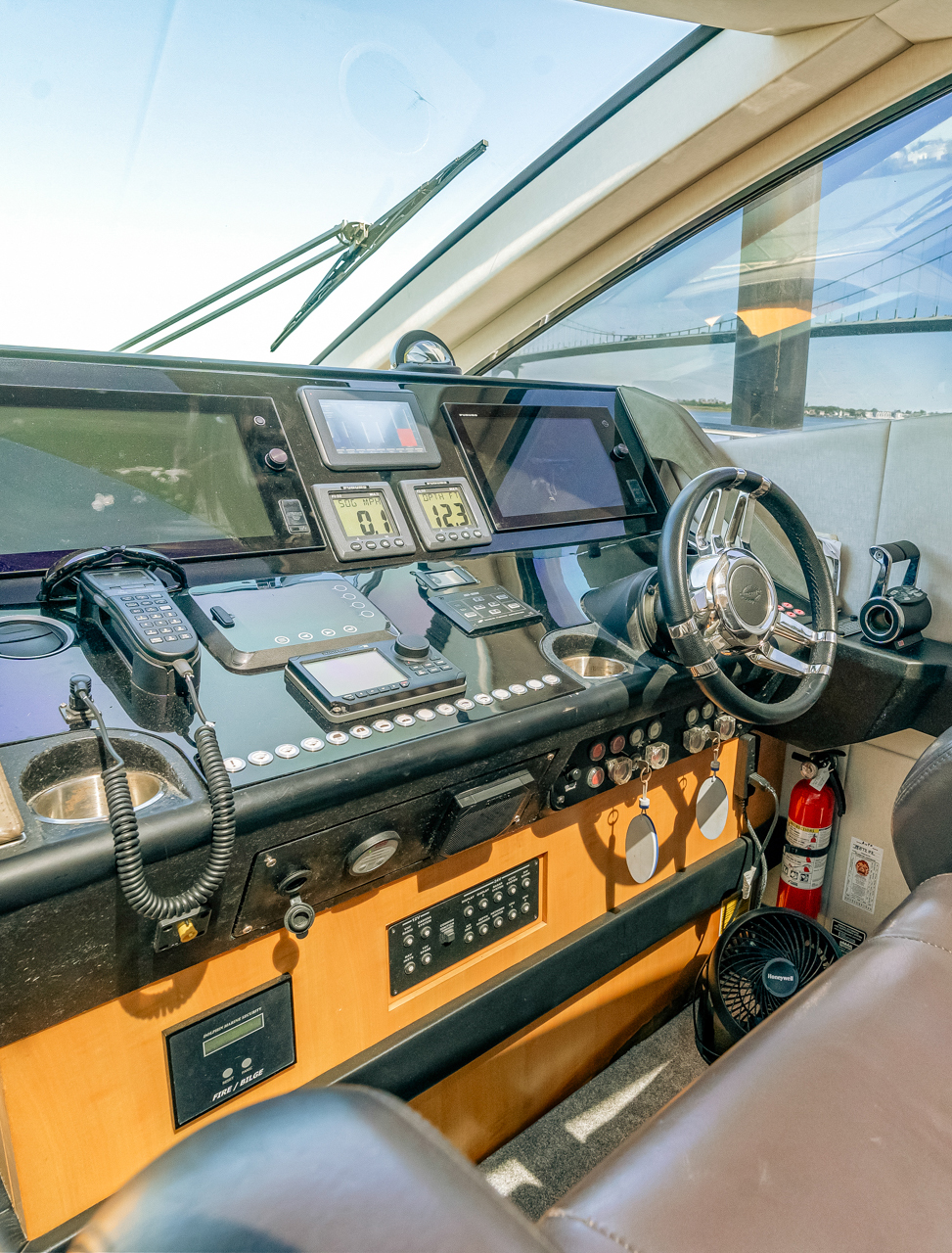SUNSEEKER PREDATOR 68' yacht standout feature image 6