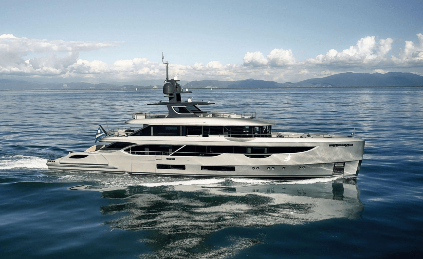 COSMICO yacht hero image