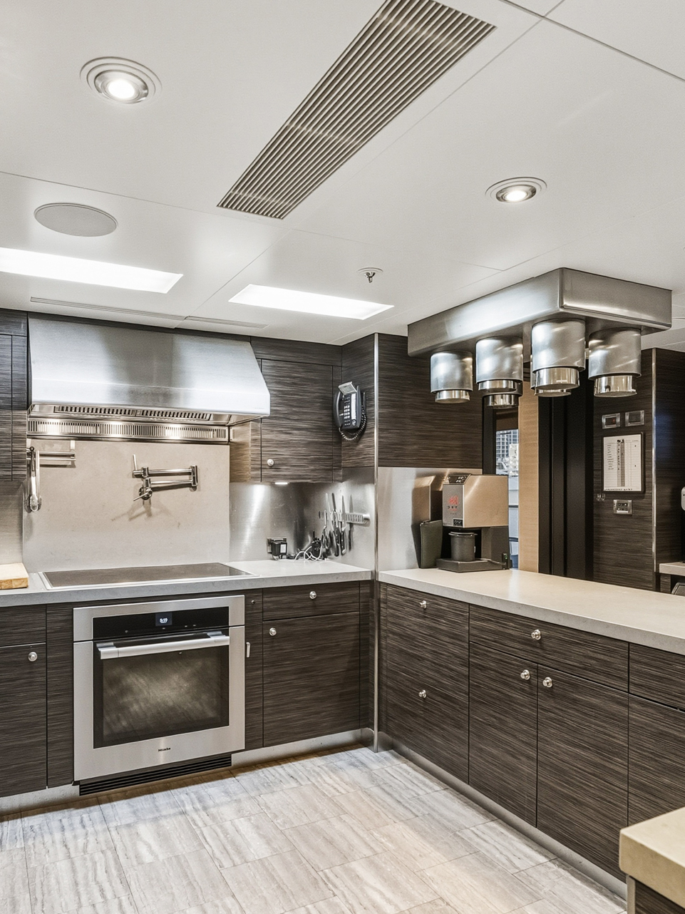 NOVERRA yacht standout feature image 4