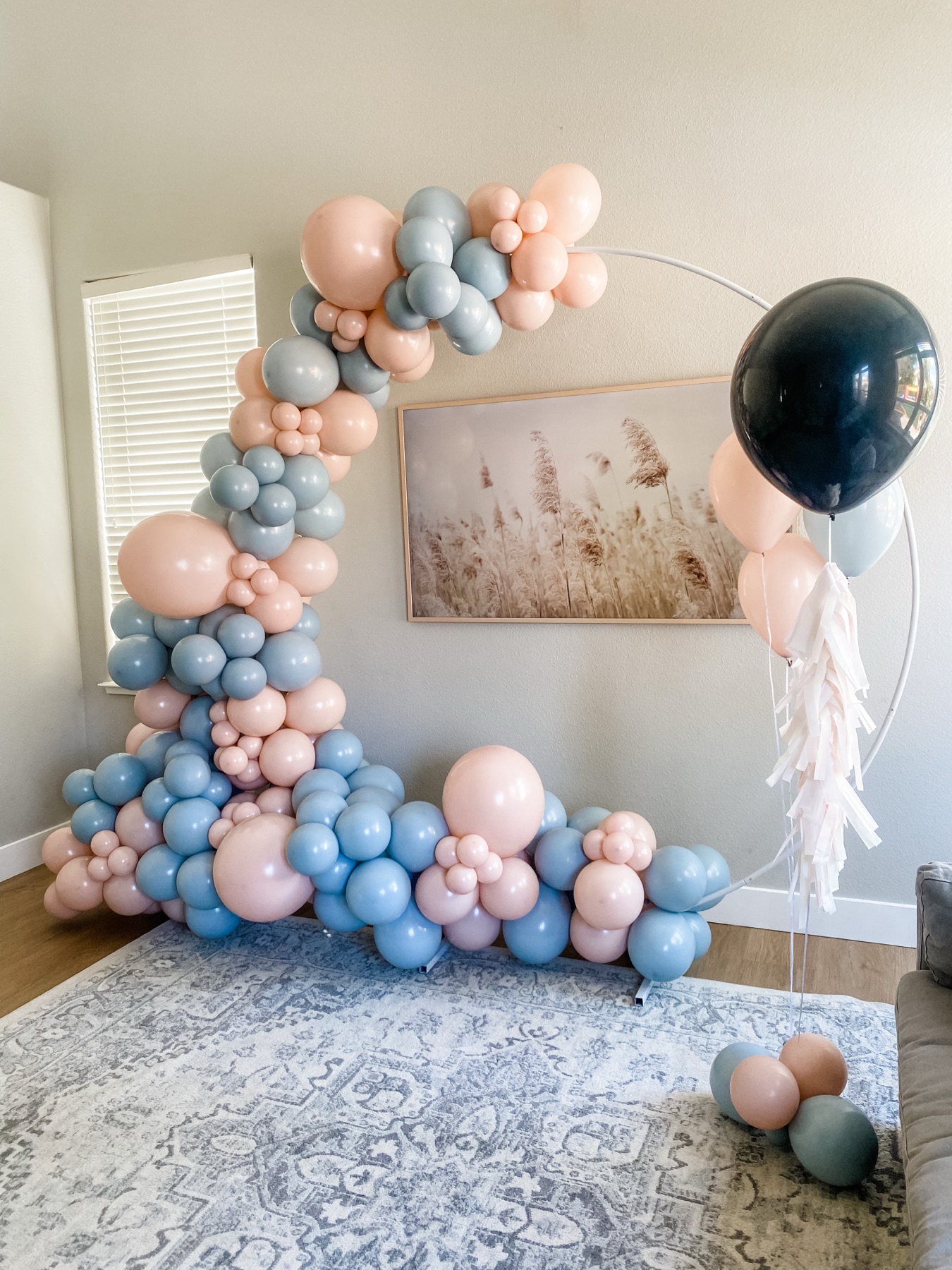 Soft pink and blue ring arch in a living room photo area