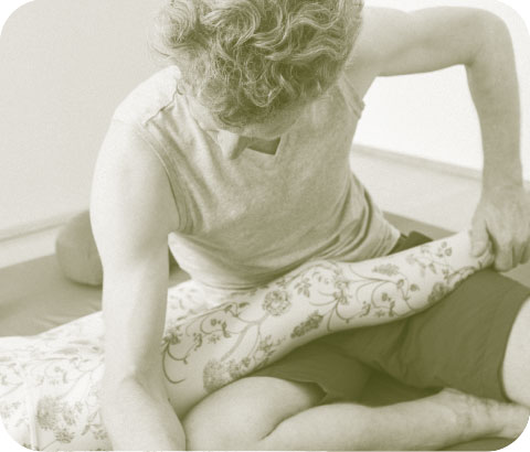 NUAD thomas maresch | 1180 Wien | Druckdehnung der Bein-Aussenlinien