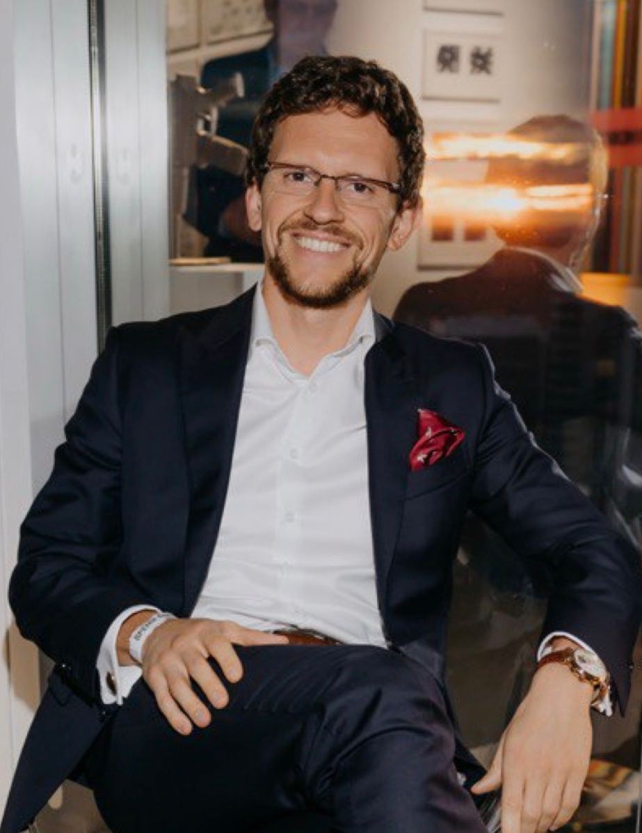 Студенты коллективно работают над проектом