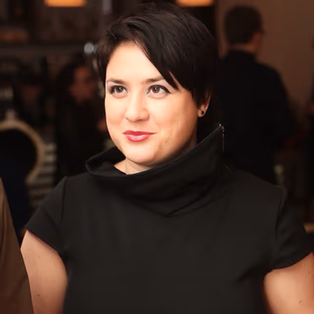 Студенты коллективно работают над проектом