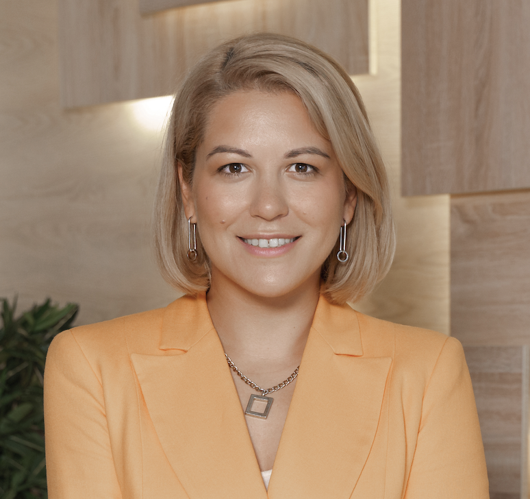 Студенты коллективно работают над проектом