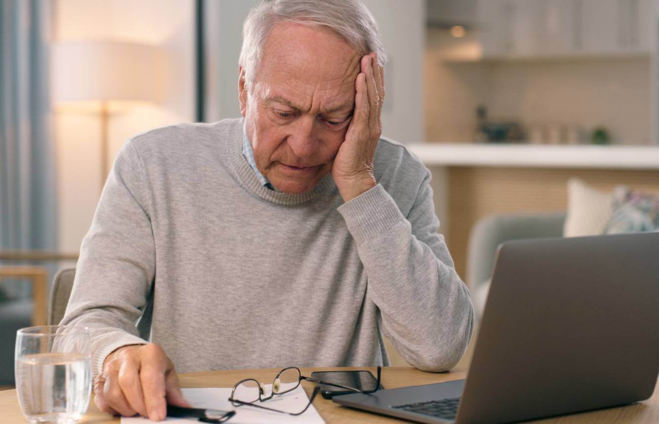businessman regretting mistakes with a small business independent contractor agreement
