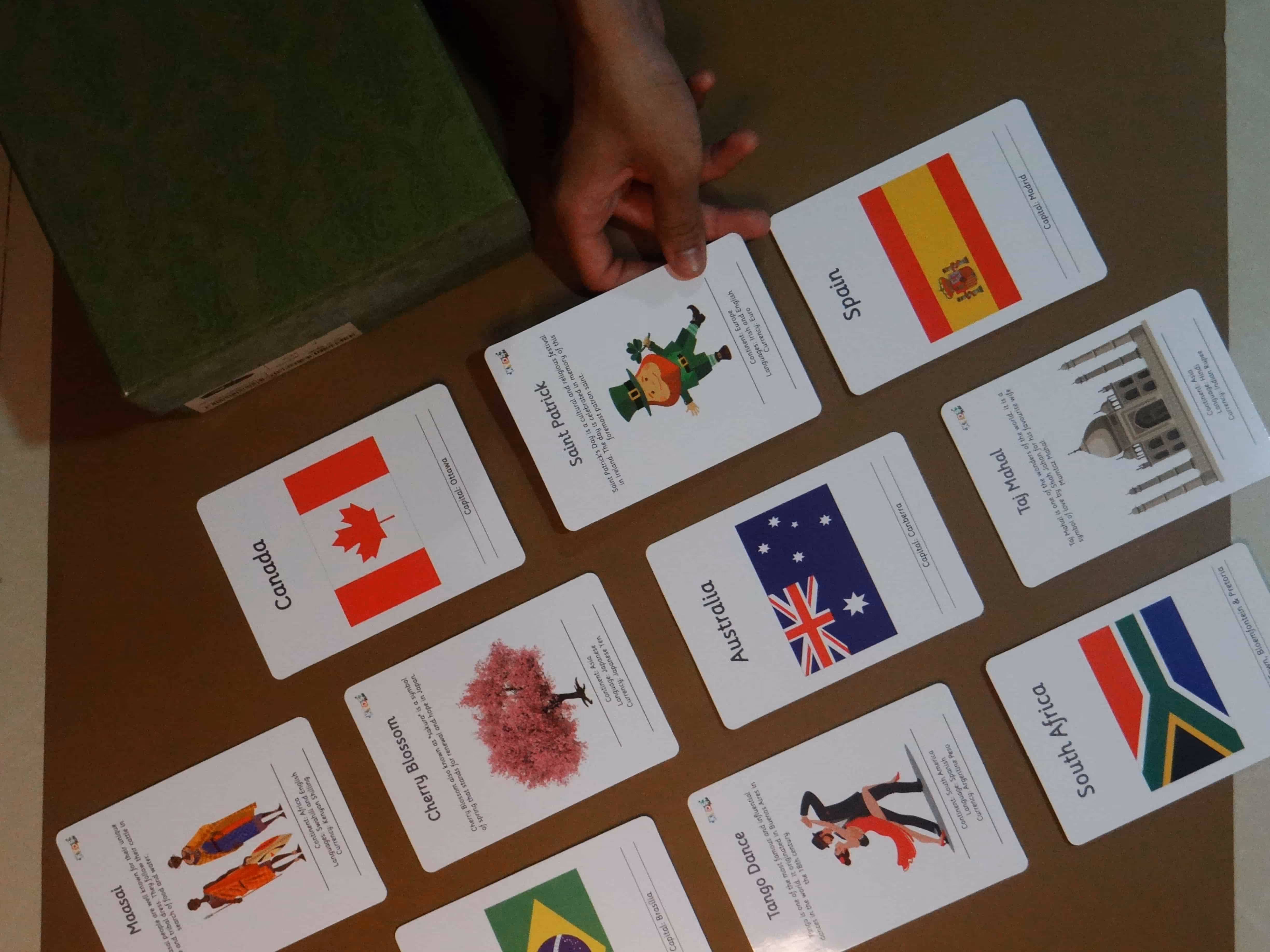 Child-safe educational paper flashcards with ISI-compliant materials.