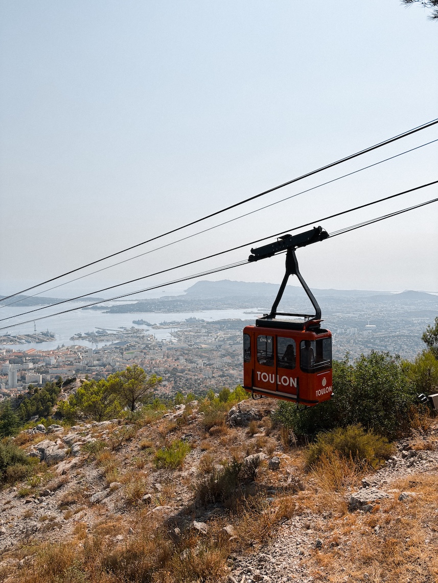 Toulon : Ambiance provençale, Rade et Mont Faron