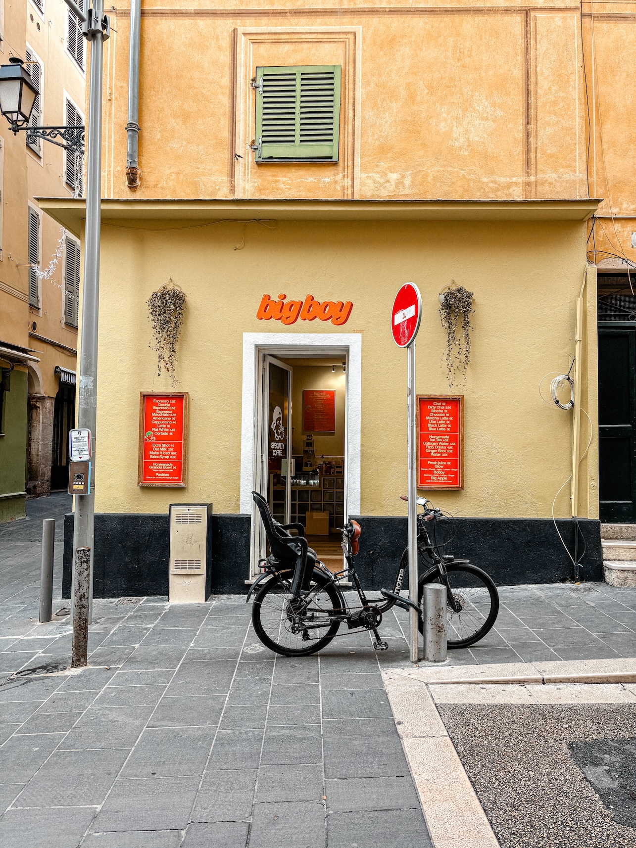 nice-promenade-carnaval-et-socca