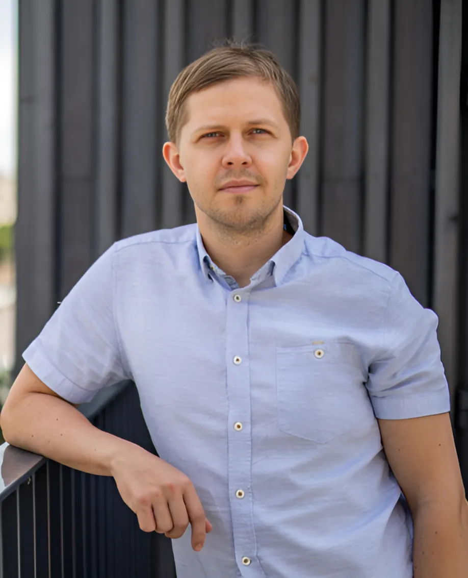 Vitalijus Dubietis, CEO of Verskis.lt, shown from the shoulders up, wearing a light shirt, looking toward the camera with a calm expression